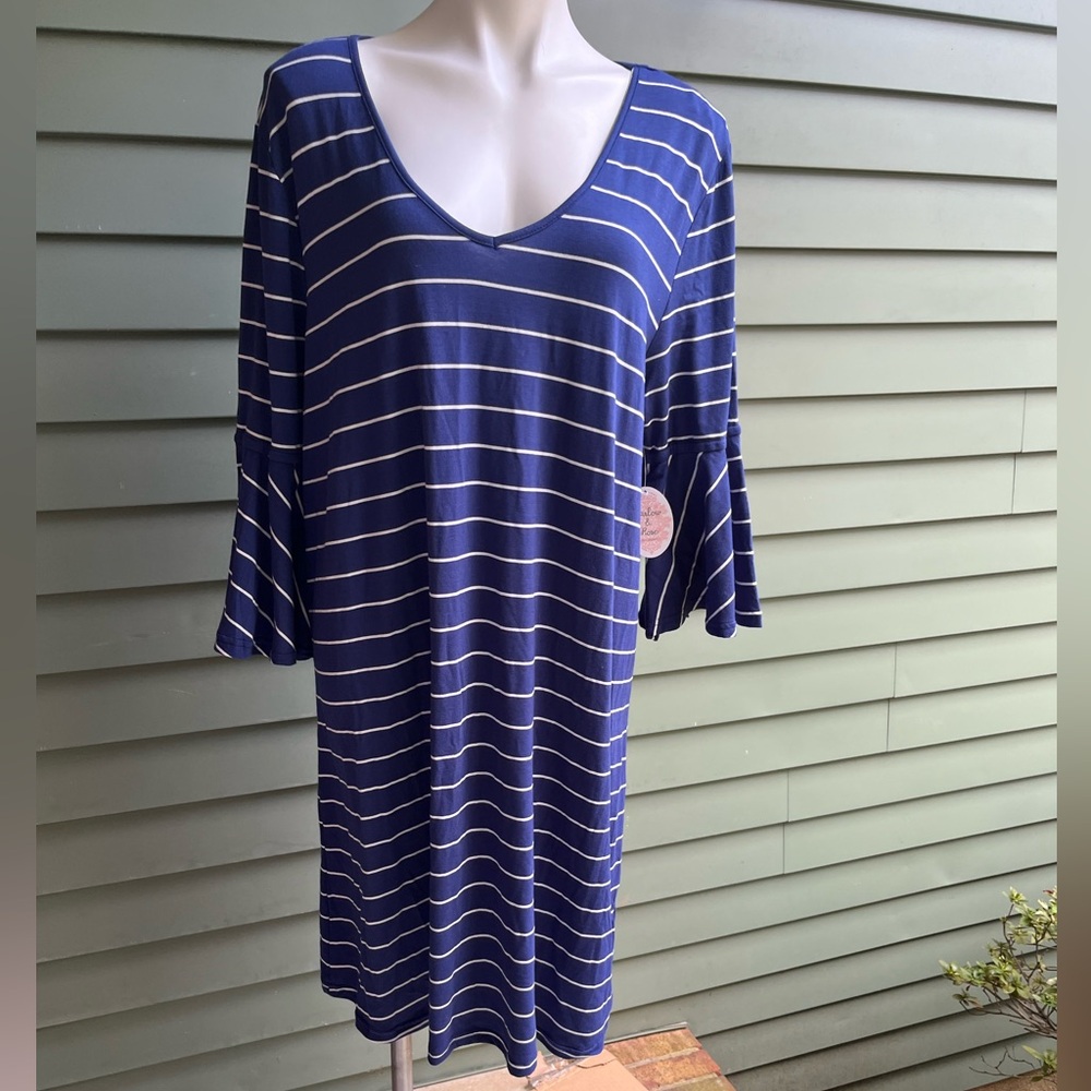 Lovely Harlow and Rose Long Sleeve Navy Dress